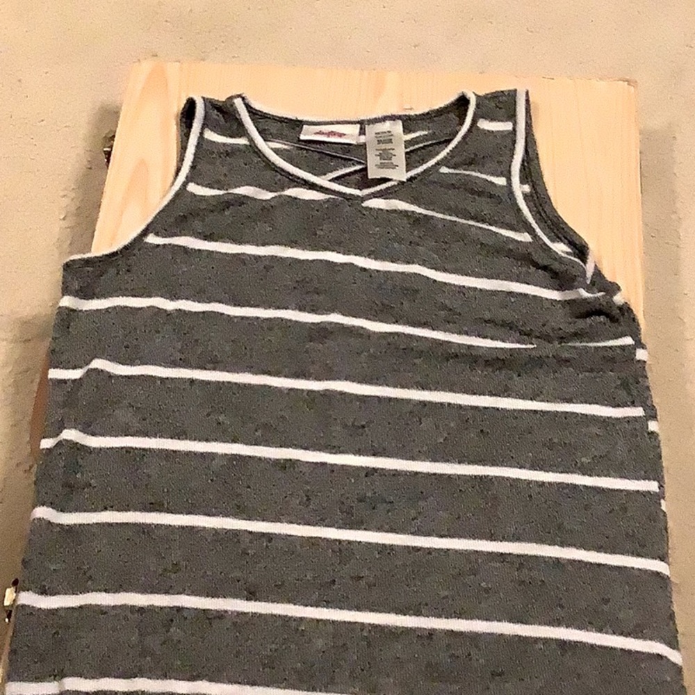 Gray tank shirt